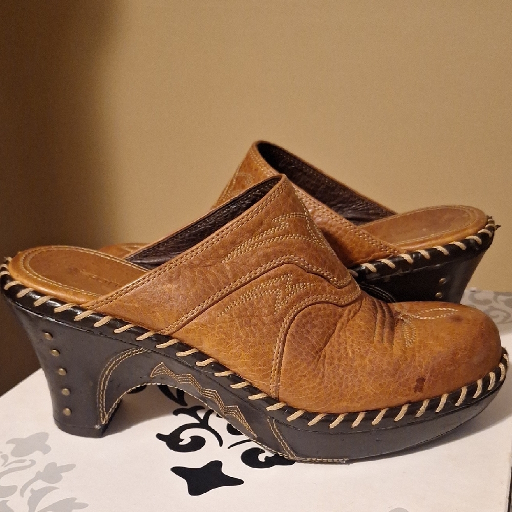 Stylish Brown Leather Women's Clogs